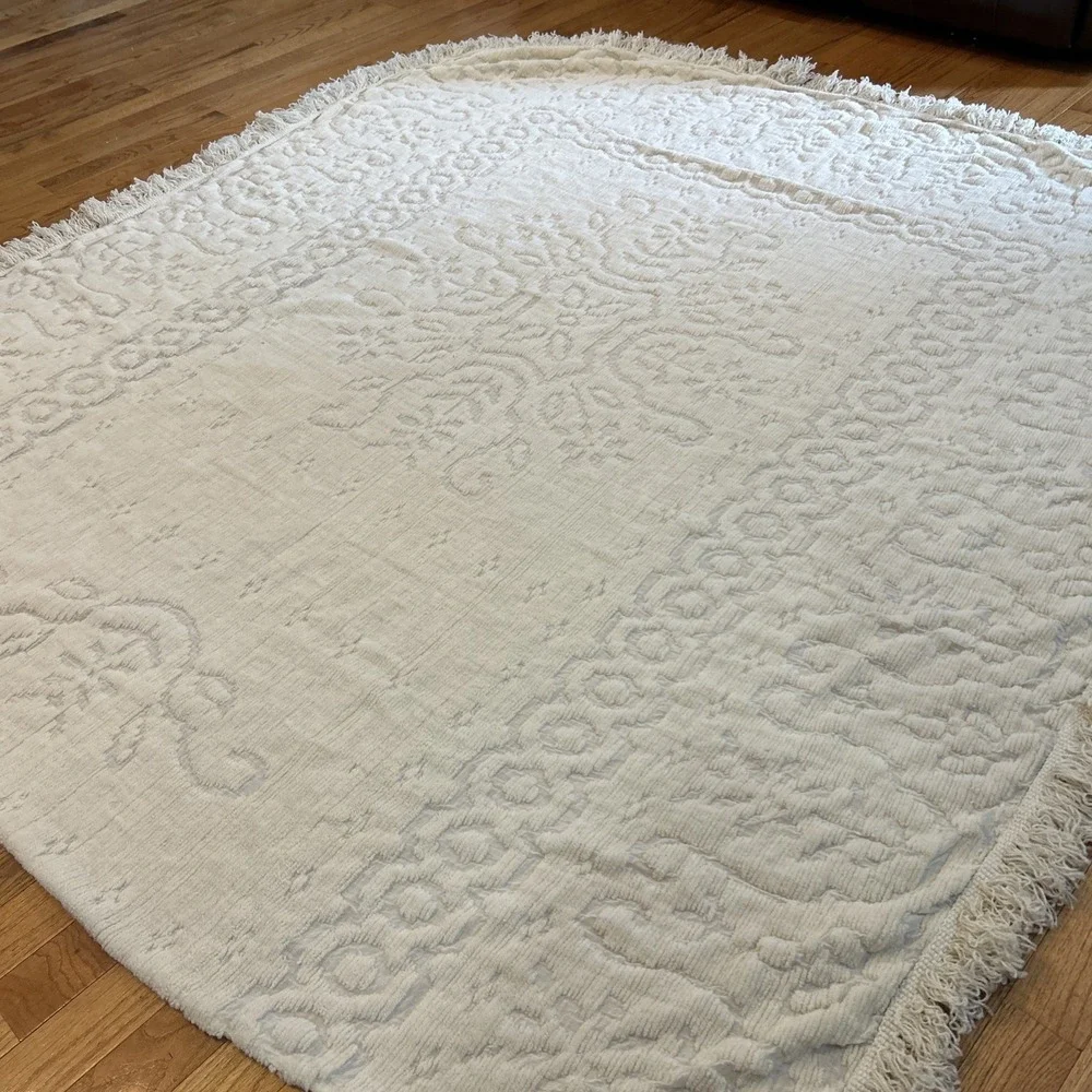 Vtg Cottagecore Chenille Pattern Bedspread Full Size White Fringe Blanket Granny